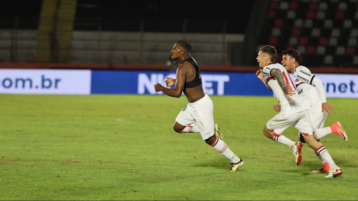 Com gol no último lance, Botafogo-SP vence a Chapecoense por 1 a 0 e sai da zona de rebaixamento