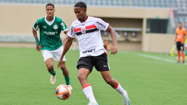Atacante promessa da base do Botafogo-SP, de 20 anos, tem contrato rescindido e deixa o clube