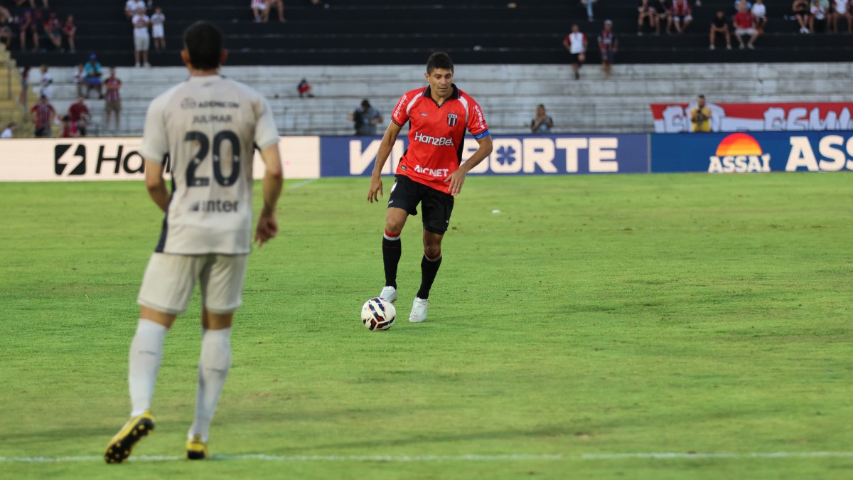 CBF afirma que árbitro errou em pênalti marcado para Athletico-PR e pela não expulsão de Viveros