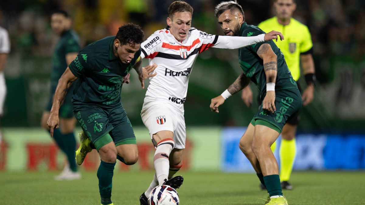 Botafogo-SP empata com a Chapecoense, fora de casa, mesmo com melhora no desempenho da equipe