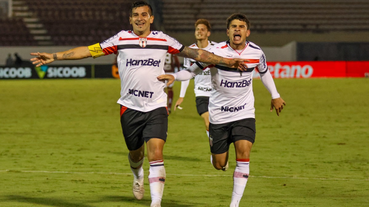 Clássico Bota-Ferro fica no 1 a 1 em jogo marcado por polêmicas