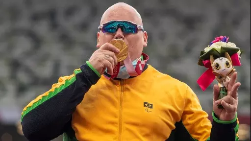 Alessandro Silva domina prova e é bicampeão paralímpico no lançamento de disco