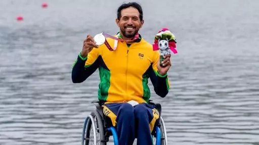 Luis Carlos Cardoso leva prata para o Brasil na Canoagem das Paralimpíadas