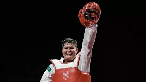 Débora Menezes conquista medalha de prata para o Brasil no Parataekwondo