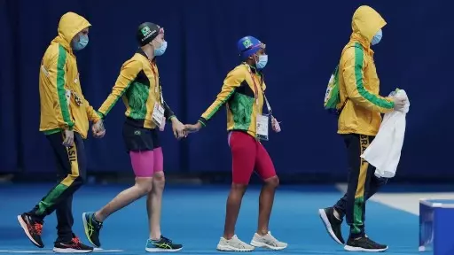 Brasil aproveita desclassificação de russos e leva bronze no revezamento 4x100m