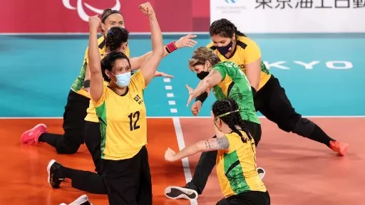 Brasil vence Japão e se aproxima da semifinal do Vôlei Sentado