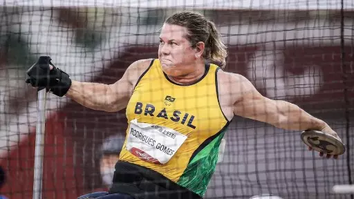 Beth Gomes bate recorde mundial e leva o ouro no lançamento de disco