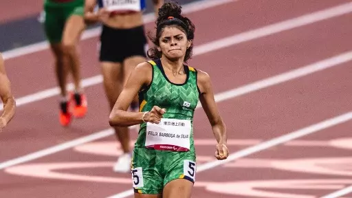 Com apenas 17 anos, Jardênia Felix conquista medalha de bronze no Atletismo