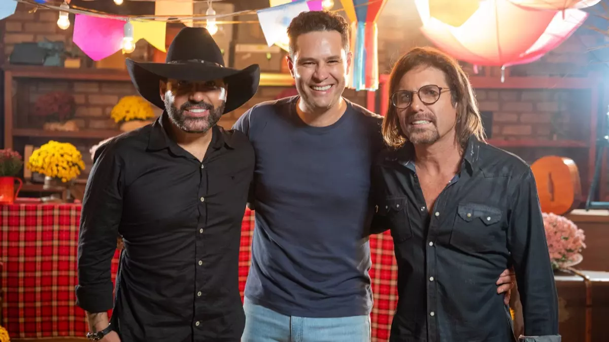 Edson, Pedro Leonardo e Hudson durante a gravação do jingle da "Rota do Arraiá da EPTV"