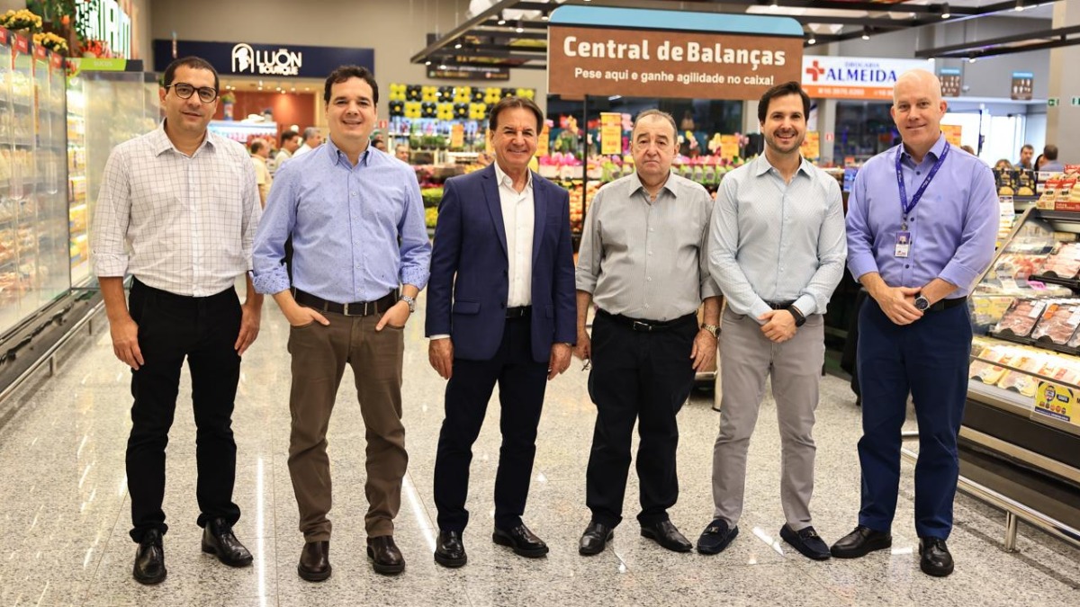 Diretoria do Grupo Savegnago esteve presente na reinauguração da unidade (Crédito: Divulgação)