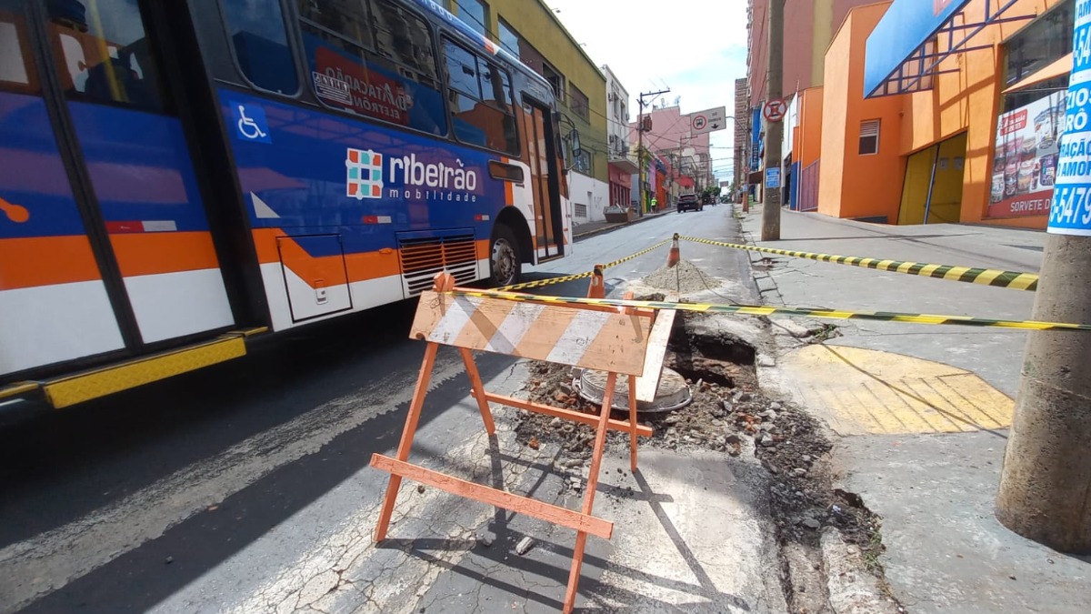 Cruzamento na região central tem bloqueio parcial nesta terça-feira (29)