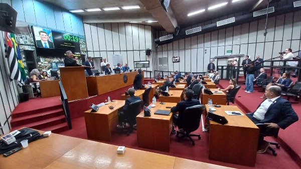 Em pauta: vereadores discutem projeto que exige instalação de painéis eletrônicos nas UPAs