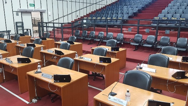 Cadeira de Bigodini segue vaga enquanto Câmara aguarda definição sobre suplência