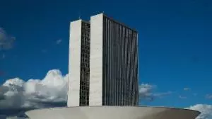 Câmara aprova teto para ICMS de energia e combustíveis com compensação a Estados e municípios