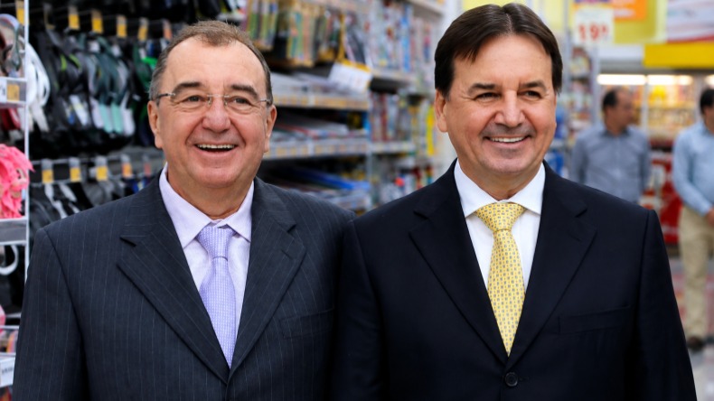 Toninho Savegnago e Chalim Savegnago, irmãos e segunda geração à frente do Grupo Savegnago, que juntos deram continuidade ao legado iniciado pelo pai, Aparecido Savegnago -  Crédito: Divulgação