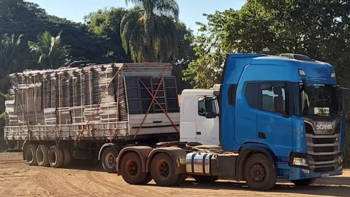 Carga de estruturas de ferro que teria sido roubada, é encontrada na Zona Leste de Ribeirão