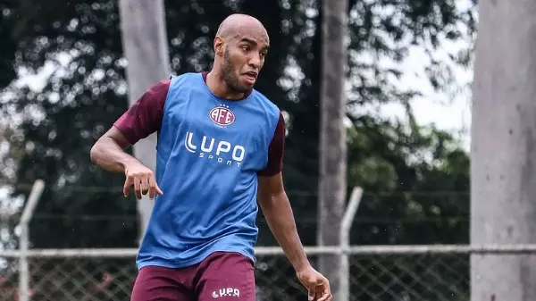 Carlão cita falta de entrosamento antes de estreia na Série D