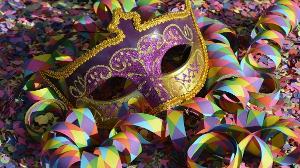Ao longo da história de Ribeirão, quais eram as opções para curtir o Carnaval na cidade?