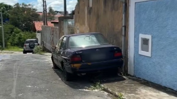 Carros abandonados na rua, como as autoridades podem agir?