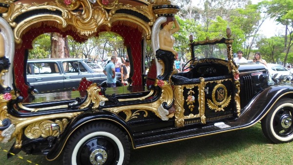 Franca tem exposição de carros antigos no parque Fernando Costa