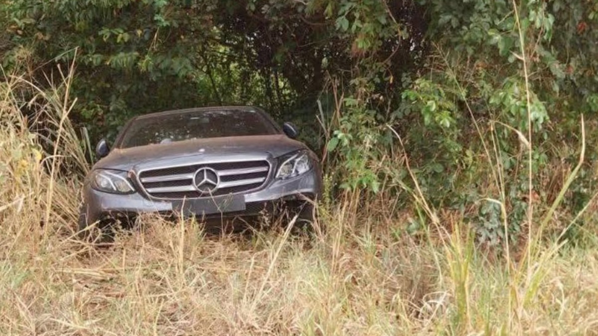 Carro de ex-prefeito de Taquaritinga é encontrado escondido em mata a poucos quilômetros da cidade