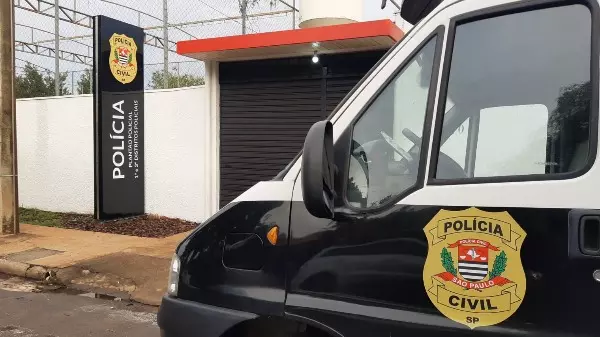 Homem não consegue se vacinar contra a covid e procura a polícia