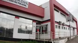 Homem morre após ser baleado ao sair de casa no Satélite Íris