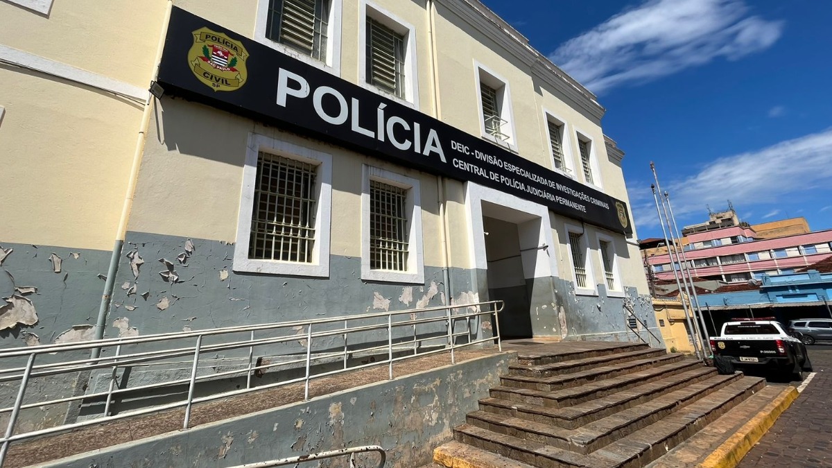 Polícia Civil prende cinco pessoas suspeitas de participarem de roubos, em Ribeirão