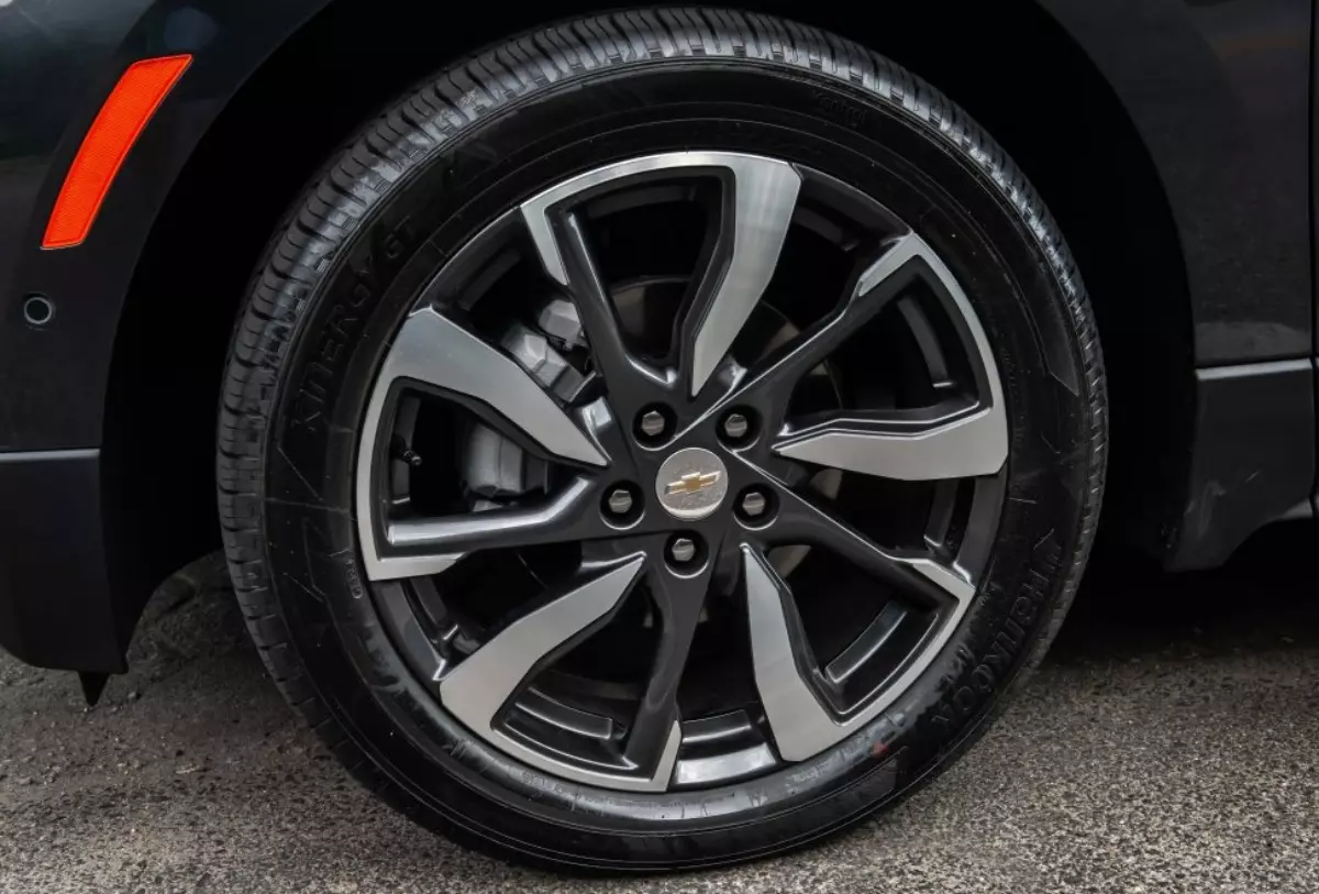 Chevrolet Equinox se destaca pelo espaço interno e acabamento 1 Na versão mais luxuosa as rodas dão um toque de requinte ao modelo