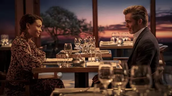 Chris Pine investiga seus colegas em "Um Jantar Entre Espiões"