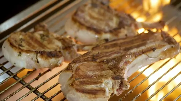 Aprenda a fazer uma deliciosa Prime Rib Suína com purê de batata