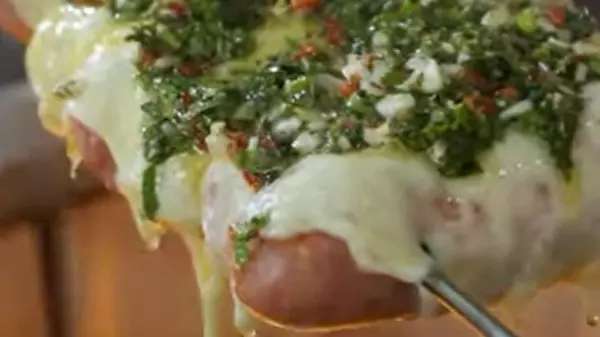 Dica rápida: faça uma deliciosa linguiça com queijo e chimichurri
