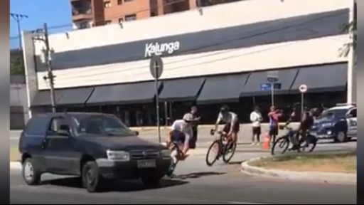Vídeo: ciclista de Indaiatuba é atropelado em corrida de rua
