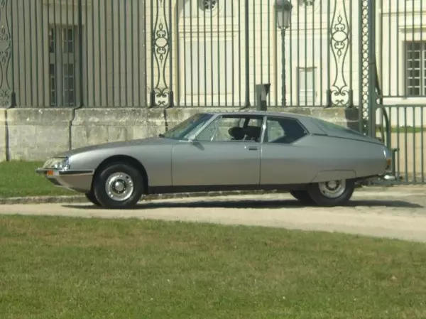 Citroën SM tinha design revolucionário e motor Maserati