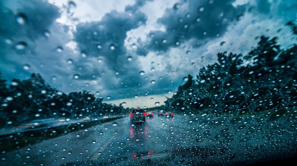 Defesa Civil emite alerta para chuva, ventos e raios para o final de semana na região