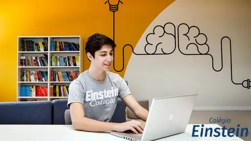 Colégio Einstein, na preparação para Universidades e para a vida