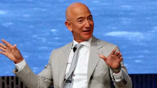 Jeff Bezos: CEO da Amazon torna-se líder histórico