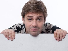 Comediante Fábio Rabin estreia novo espetáculo em Paulínia