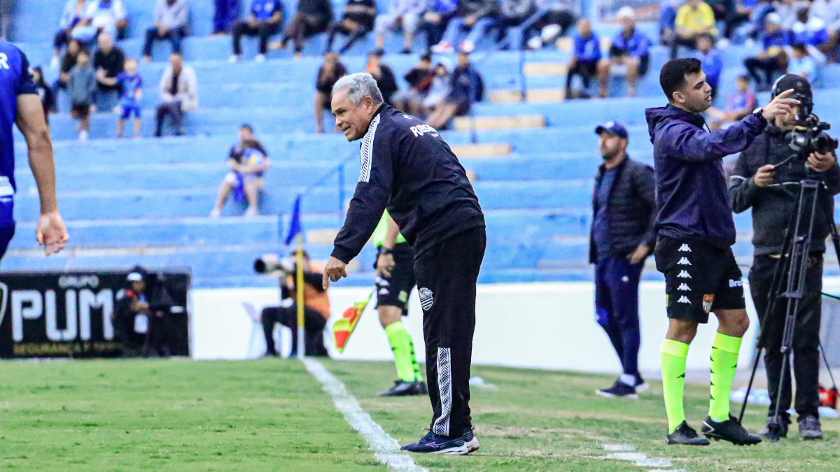 "Esse time fez história, diz Roberval Davino sobre classificação do Leão à semi da Copa Paulista