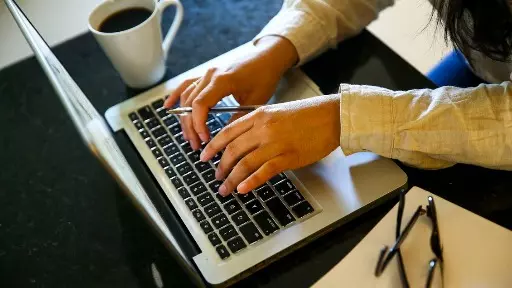 Google anuncia 500 mil bolsas para jovens na área de tecnologia