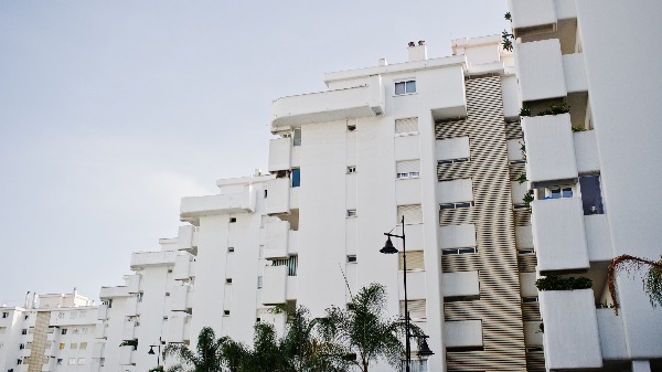 Como funciona o processo de destituição de síndicos e quais os motivos mais comuns para isso?