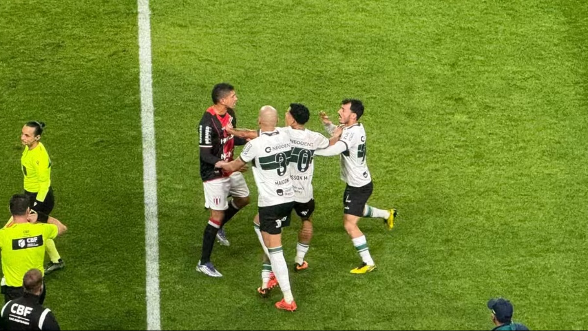 Edson alega ter sido ofendido por Zeca por ser nordestino, mas lateral nega às acusações