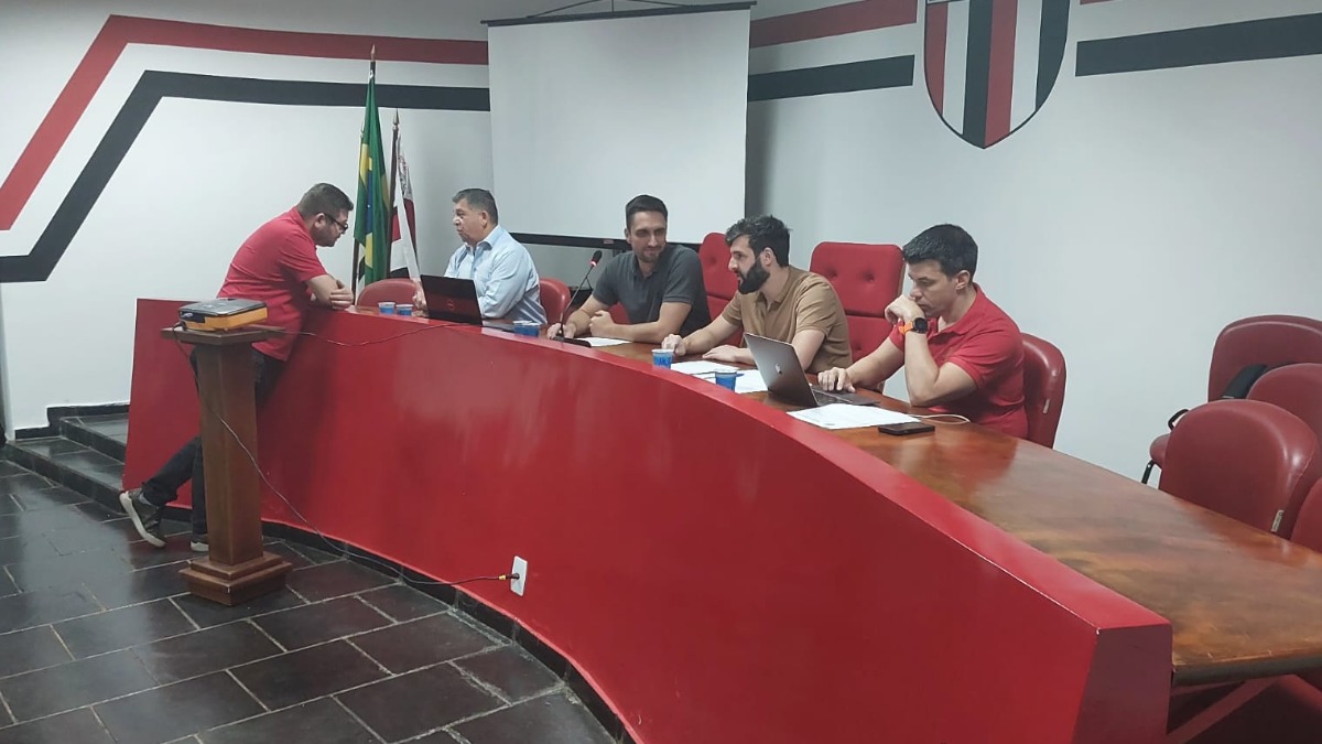 Conselho define pagamento para entrada em câmara para tentar romper contrato com Adalberto Baptista