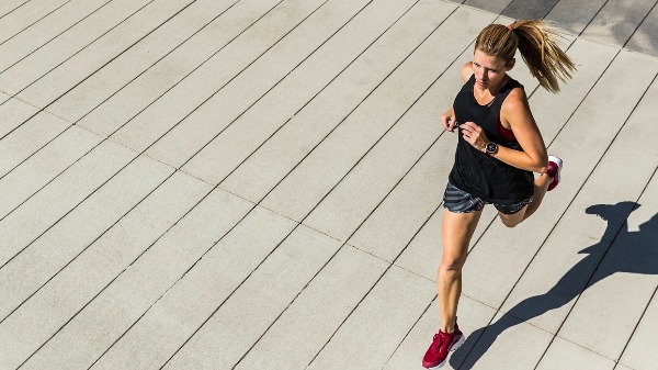 Além de fazer bem ao corpo, praticar exercícios traz benefícios à saúde mental