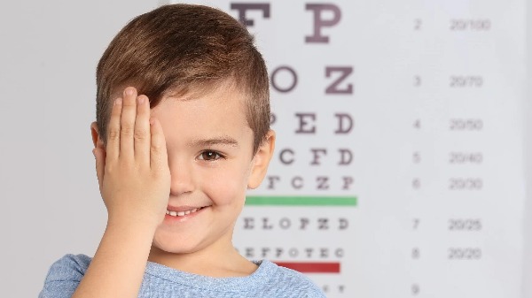 A saúde ocular na infância e na adolescência