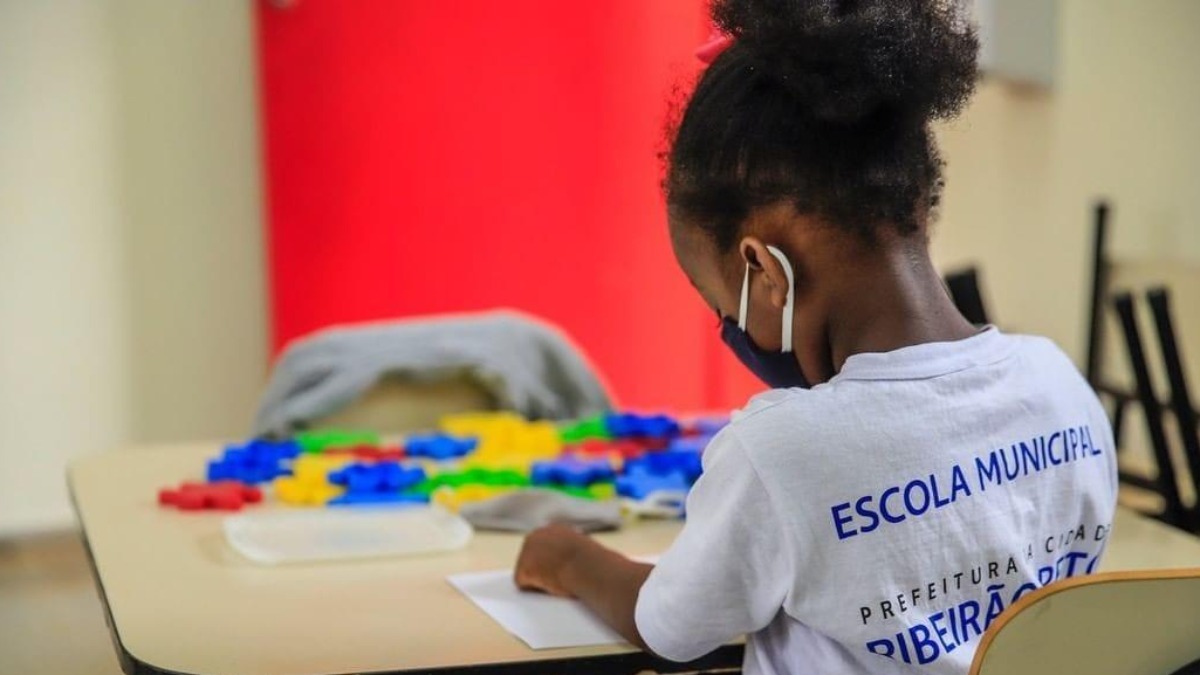 Ribeirão Preto lança protocolo para combater racismo nas escolas municipais