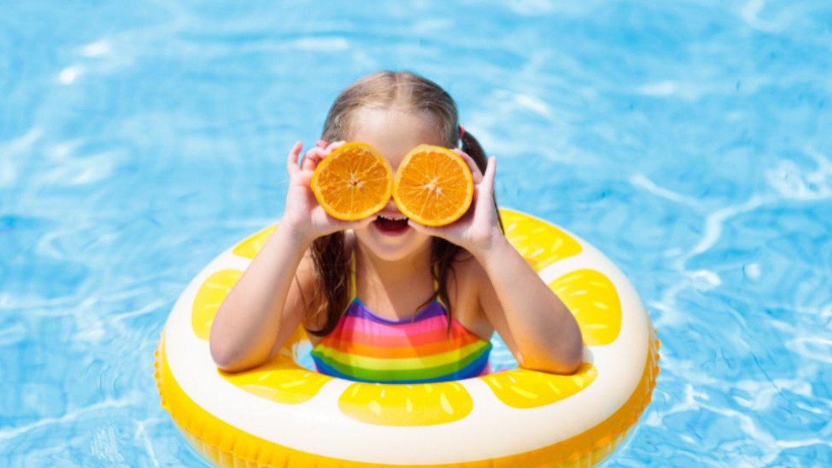 Nesse calorão a criança gosta de pular na piscina, não é mesmo? Mas como prevenir afogamentos?