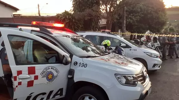 Homem é morto a tiros dentro de garagem de casa em Ribeirão