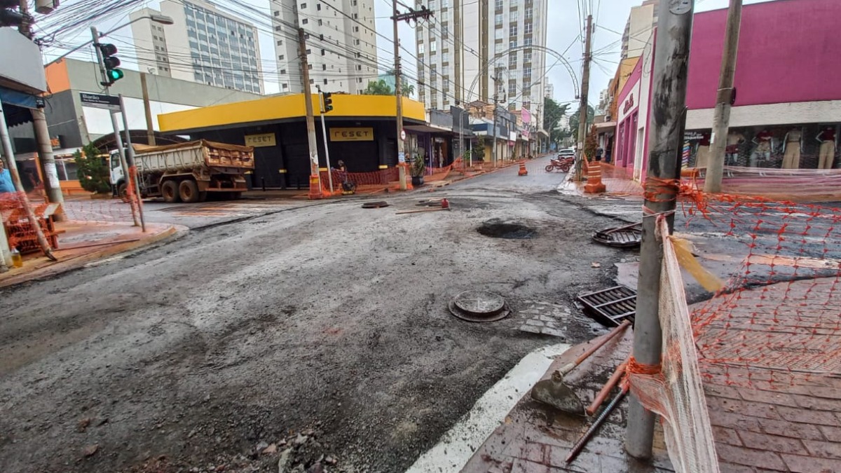 Prefeitura dá prazo de duas semanas para o fim das obras na rua Barão do Amazonas