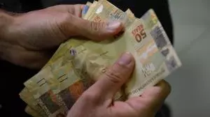 Abril tem a menor proporção de reajustes de salários com ganhos reais, diz Dieese
